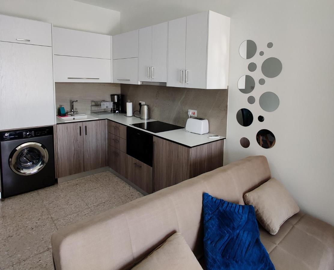 Lovely 1-Bedroom Unit @ Fabulous Location パ フォス エクステリア 写真